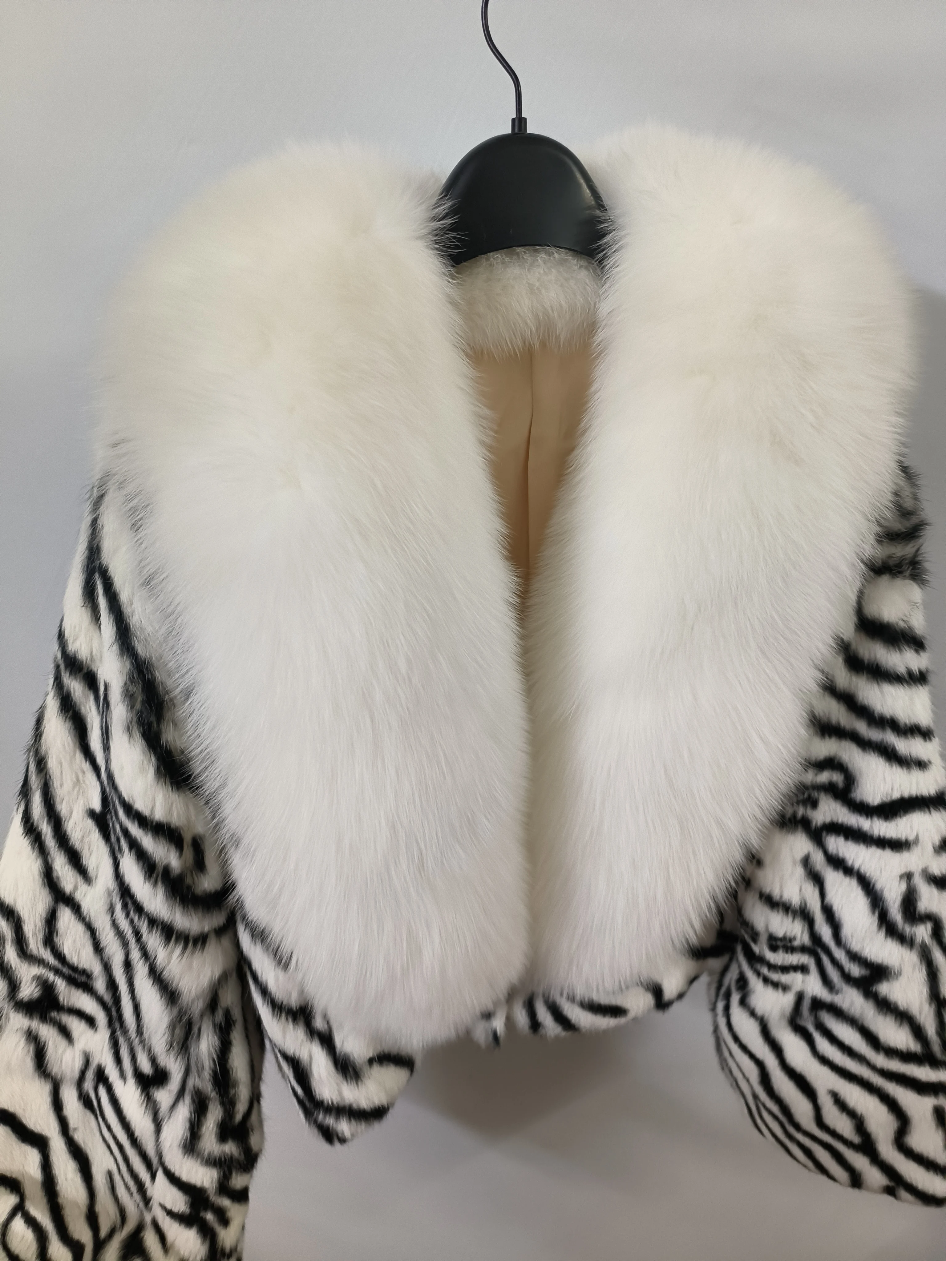 Hot Sales Autumn Winter Women Real Rabbit Fur Short Jacket Natural Fox Fur Collar Warm Fluffy Luxury Real Fur Coat