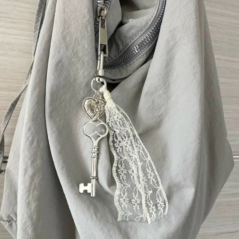 Ins نمط الدانتيل على شكل قلب نمط مفتاح الكرز سلسلة مفاتيح مرآة الرجعية Y2k لطيف تنوعا حقيبة معلقة الديكور المفاتيح