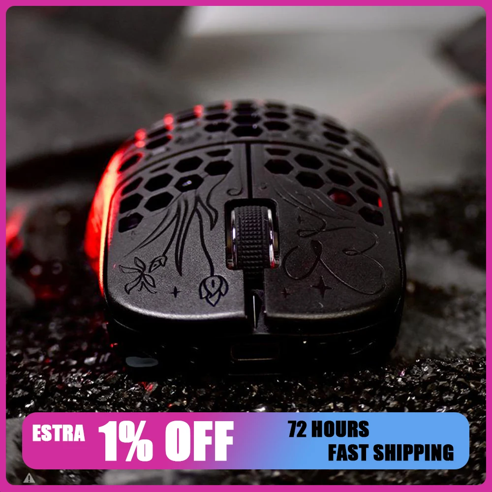 

Unius Black Lotus Carbon Fibre Mouse Dual Mode Wireless Mouse Paw3950 8000Hz Lightweight Hollow Out Gaming Mice PC Accessories