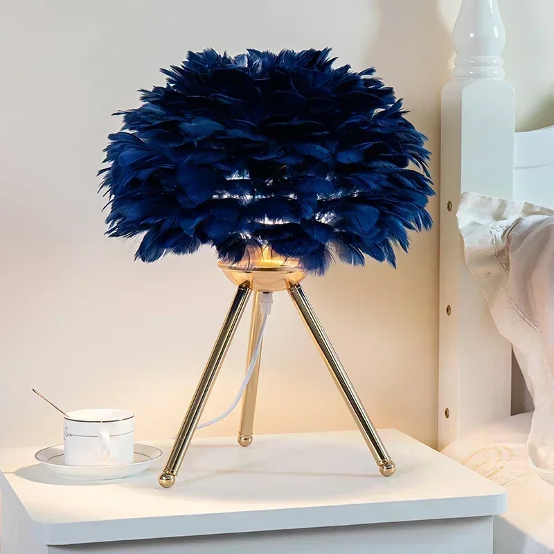 Imagem -04 - Modern Pena Quarto Table Lamp Cabeceira Sala Coffee Shop Decoração de Casamento Home Romântico Ganso Feather Desk Light