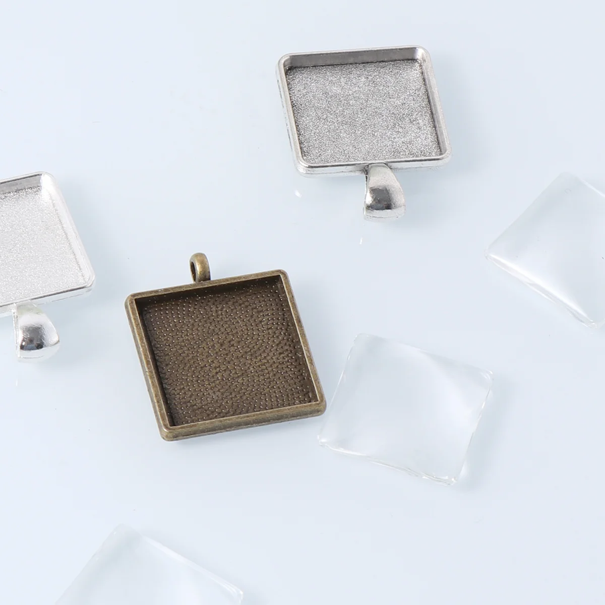 

18Sets Metal Alloy Square Bezel Trays Retro Pendant Settings Reusable Glass Dome for DIY Jewelry Making Arts Crafts Resin