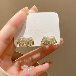 Full Rhinestone Claw Women's Stud Earrings Seven Lines Unique Hiphop Punk Style Casual Small Earrings for Girls aretes mujer