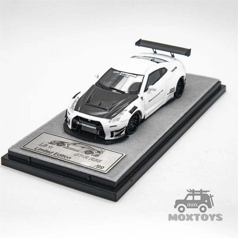 Qidian Model 1:64 GT-R R35 LB Limited999 Resin Model Car