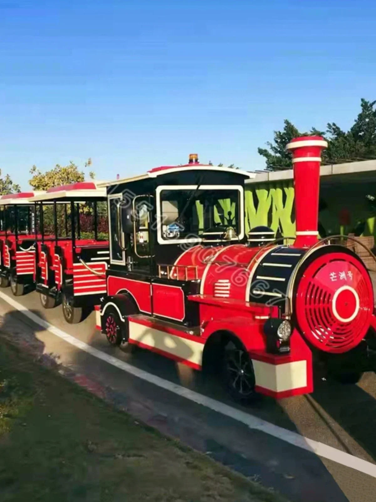 New medium-sized electric fuel railless sightseeing train equipment for square scenic spots and shopping malls