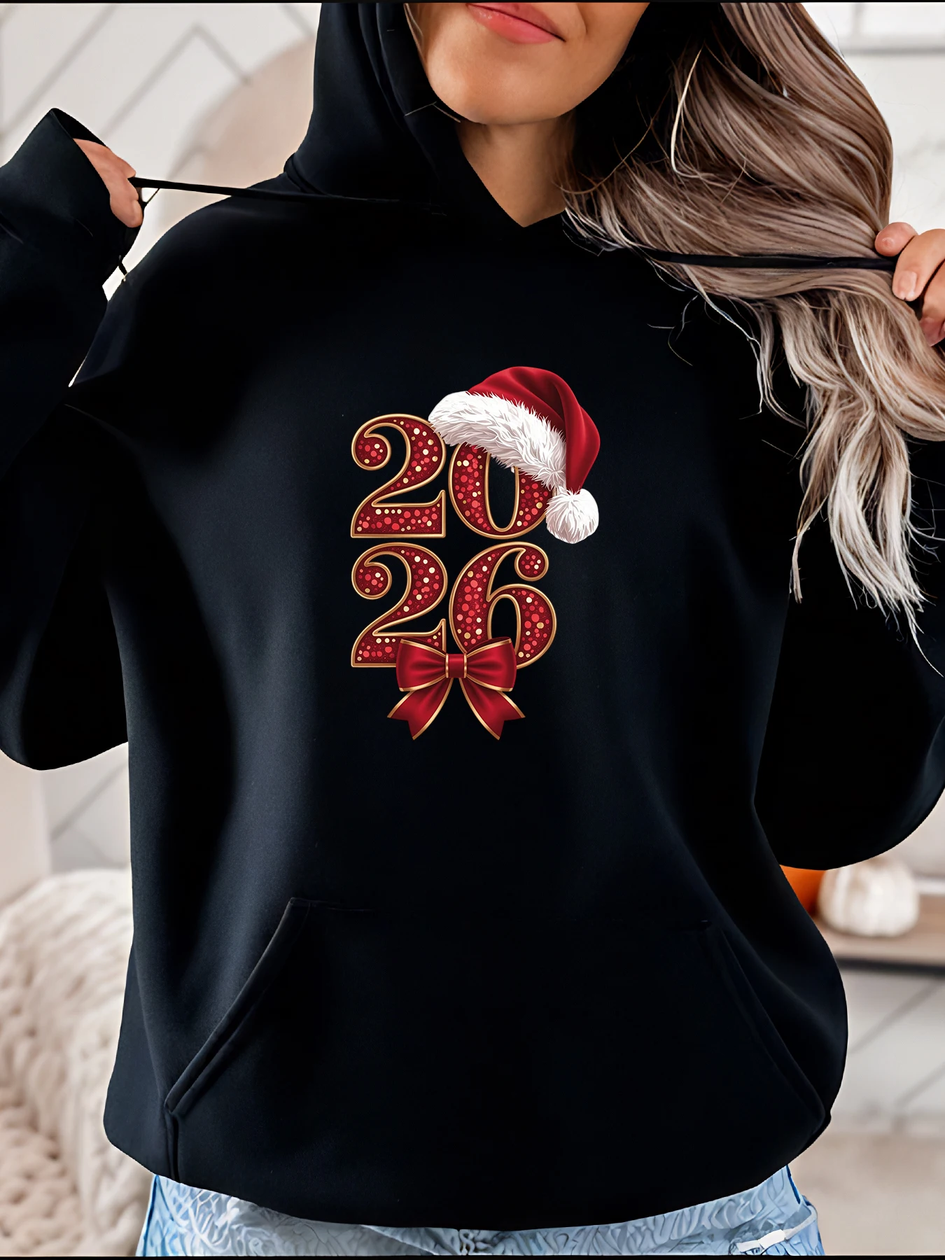 

Рождественская толстовка с принтом 2026, повседневный праздничный стиль, шапка Санты и бант, женская зимняя одежда