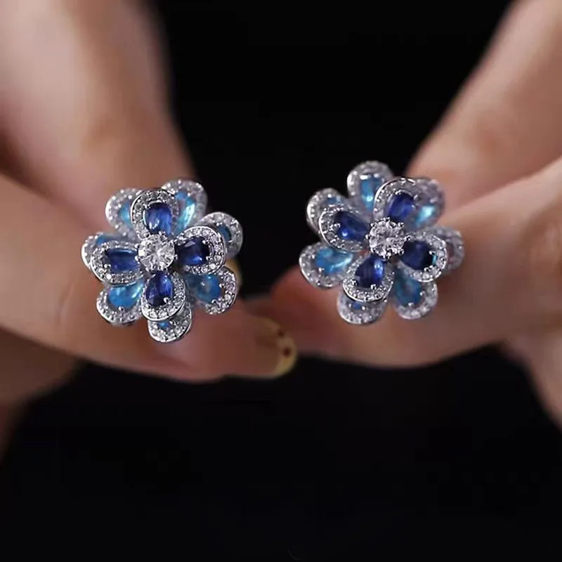 2025 جديد وصول مزاجه رائعة الأزرق ثلاثي الأبعاد قرط صغير زهري للنساء موضة الحلو كريستال مجوهرات هدايا