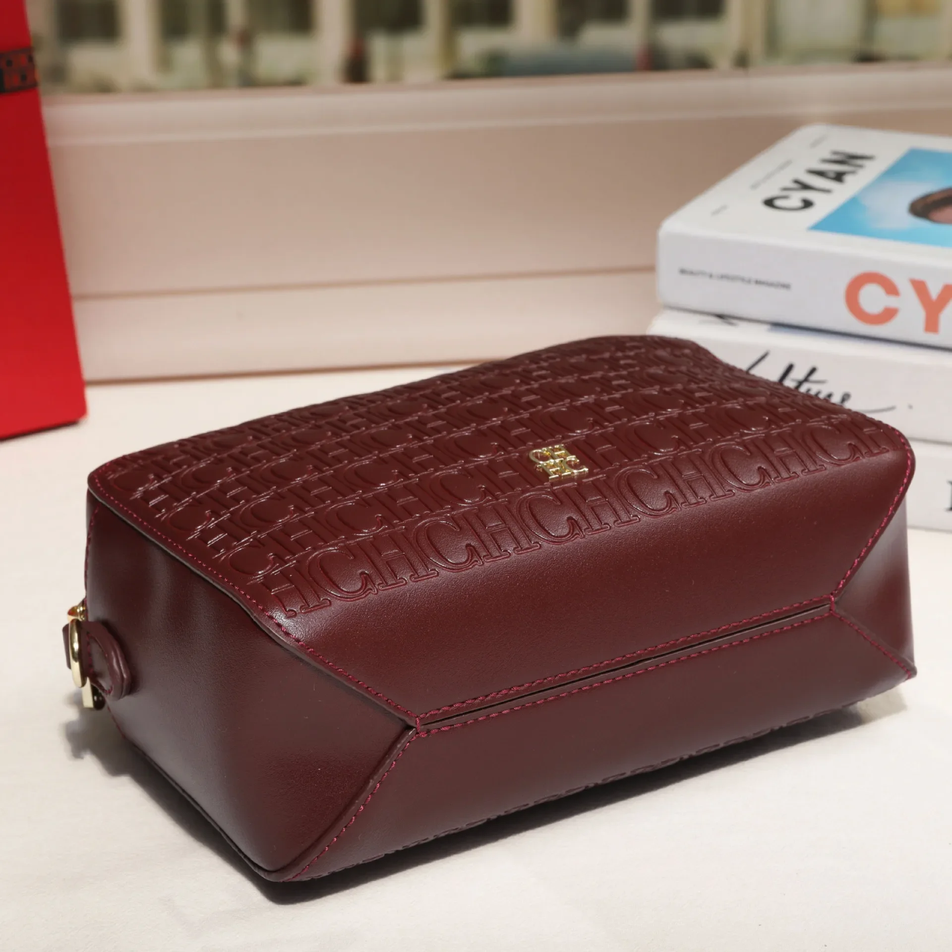 

Модная элегантная кожаная классическая дизайнерская сумка модного дизайна и однотонного цвета для женщин