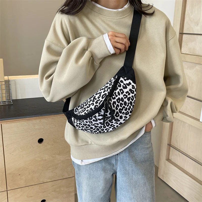 Large leopard print breast Bag Large capacity shoulder bag Crossbody bag The latest waist waist bag for summer 2024