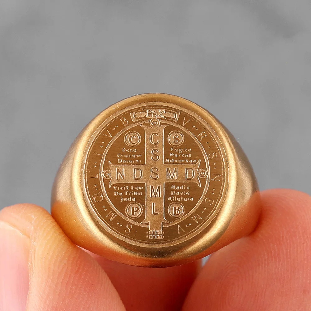 St. Benedikt Kreuz Titanstahlring PVD Schwarz Beschichtet Religiöser Schmuck Christliches Geschenk Gotischer Herrenring Symbol-Accessoire – Detail 6