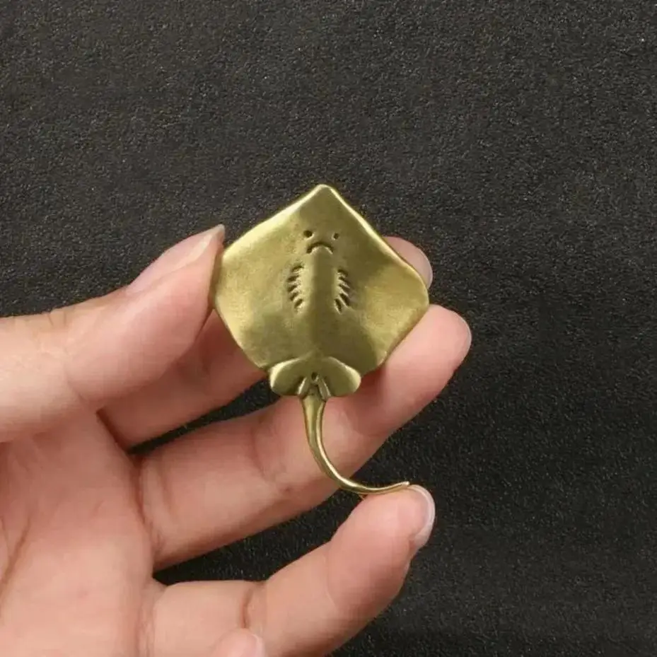 Brass Devil Fish Small Ornament Ocean Manta Ray Animal Tea Pet Home Desk Decorative Decorations Copper Figurines Collection