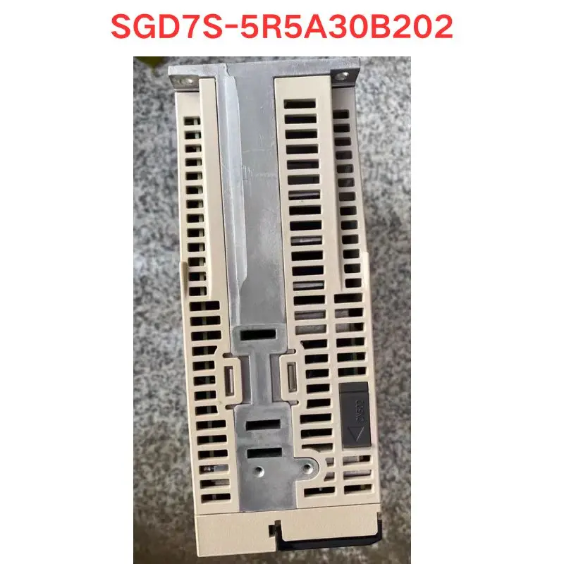 Yaskawa SGD7S-5R5A30B202 servo driver 99 new,  original and genuine, with good function package, no disassembly, no repair