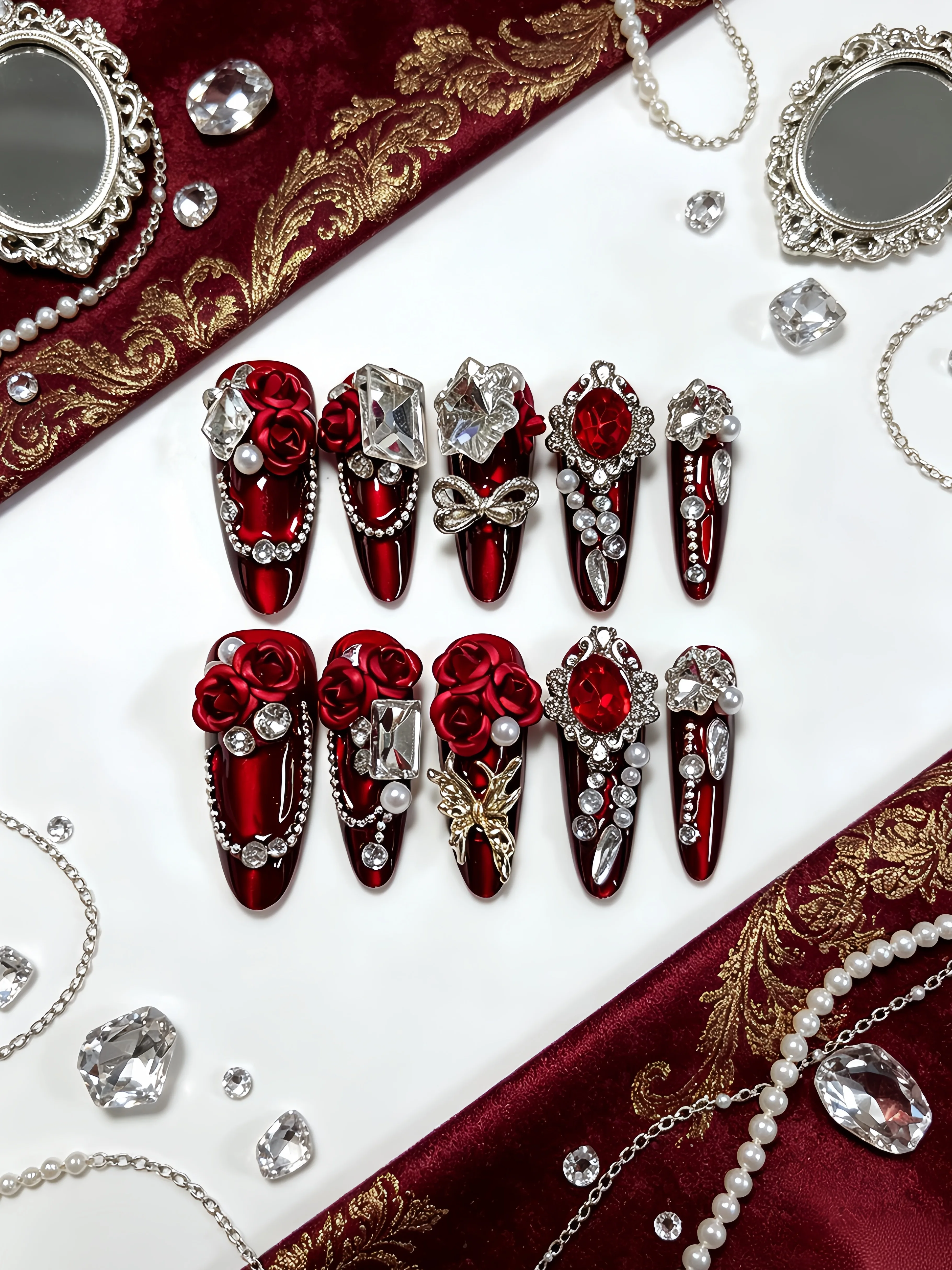Ensemble de 10 pièces, ongles portables en forme de goutte d'eau, cadre en zircon blanc transparent avec zircon rouge en forme de cœur et chaîne de perles, style vintage de luxe léger pour mariage et Noël, faux ongles spéciaux pour la photographie de banquets de mariage