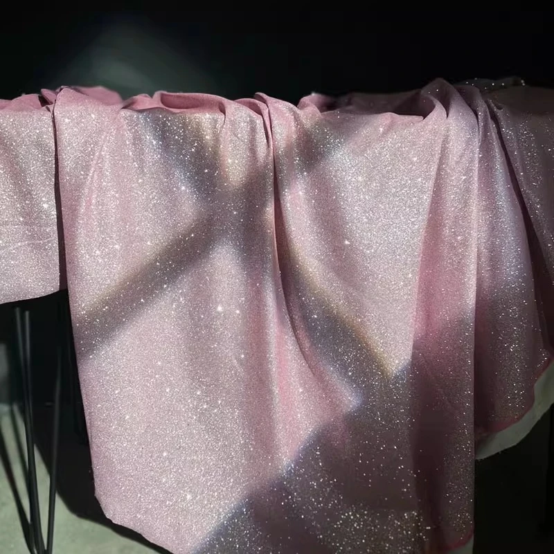 Tessuto di design per abiti da sposa da palcoscenico per cucire in tessuto lavorato a maglia con cielo stellato in polvere d'argento scintillante rosa