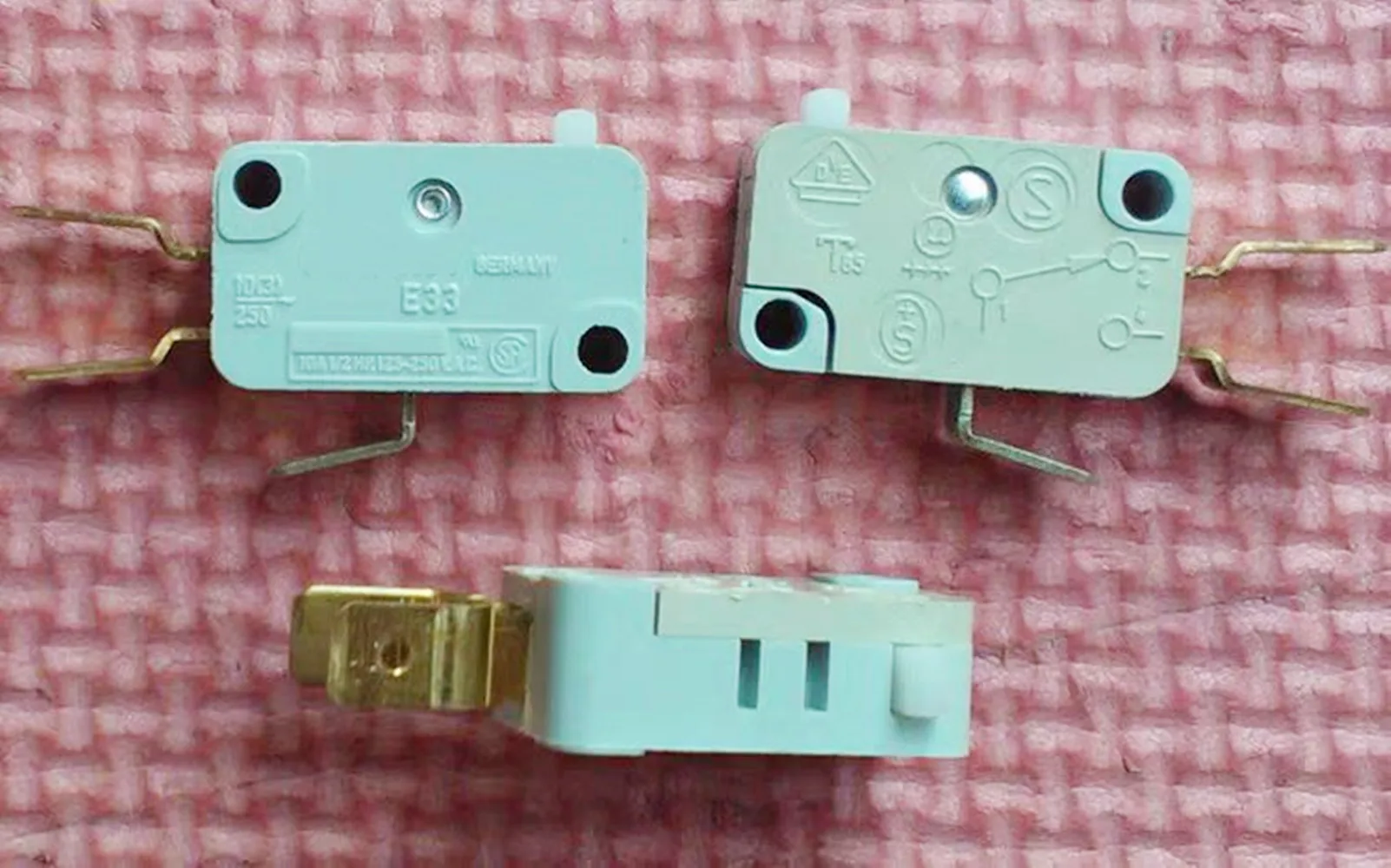 

Оригинальный новый 100% микропереключатель E33 E33-33A, высокое качество, высокий ток, 10 А, 250 В