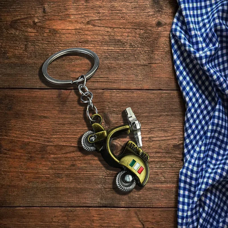 Vintage Motorcycle Key Chains Punk Rock 3D Locomotive Keychians for Men Car Key Holder Pendants Racing Fan Club Gifts