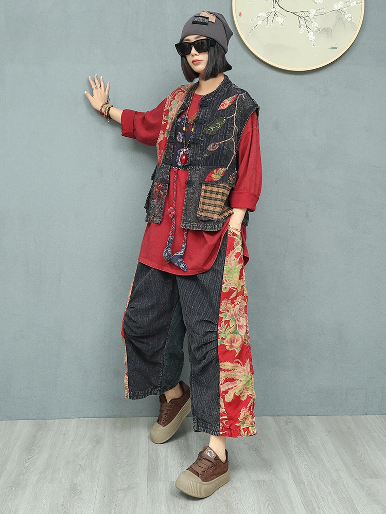 Setelan Dua Potong Wanita Gaya Cina Baru Retro Patchwork Motif Bunga Besar dengan Gesper Plat, Rompi Pendek, Celana Jeans Kaki Lebar, Pakaian Wanita Model Longgar