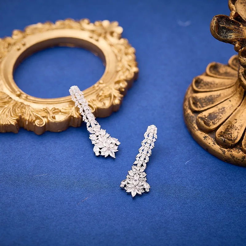 

2025 New Fashionable Classic European and American Style Wheat Ear Zircon Earrings, Elegant and Luxurious Gift for Women GIFT