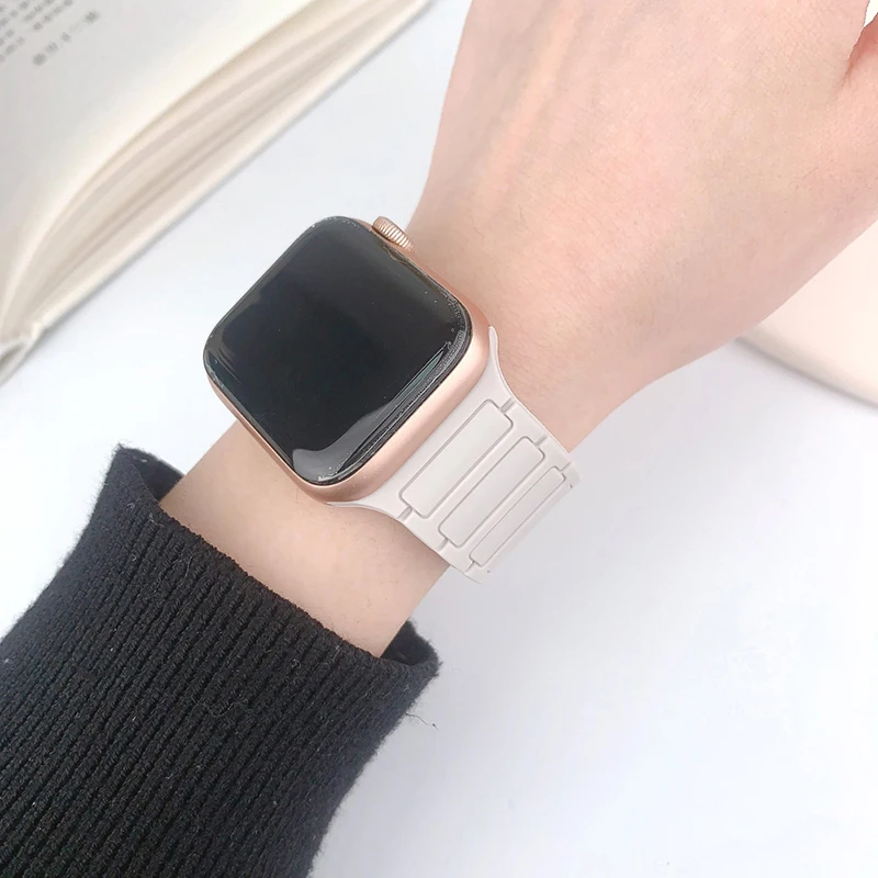 สายซิลิโคนสําหรับ Apple Watch 46 มม.42 มม.49 มม.45 มม.41 มม.44 มม.40 มม.แม่เหล็กสําหรับ IWatch Ultra 2 Series 10 9 8 7 6 SE 5 4 3