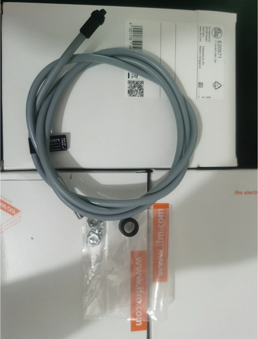 E20571 FT-00-MPV-M6/1.2M Short Range Diffuse Reflection Fiber Optic Sensor Ambient Light Resistant
