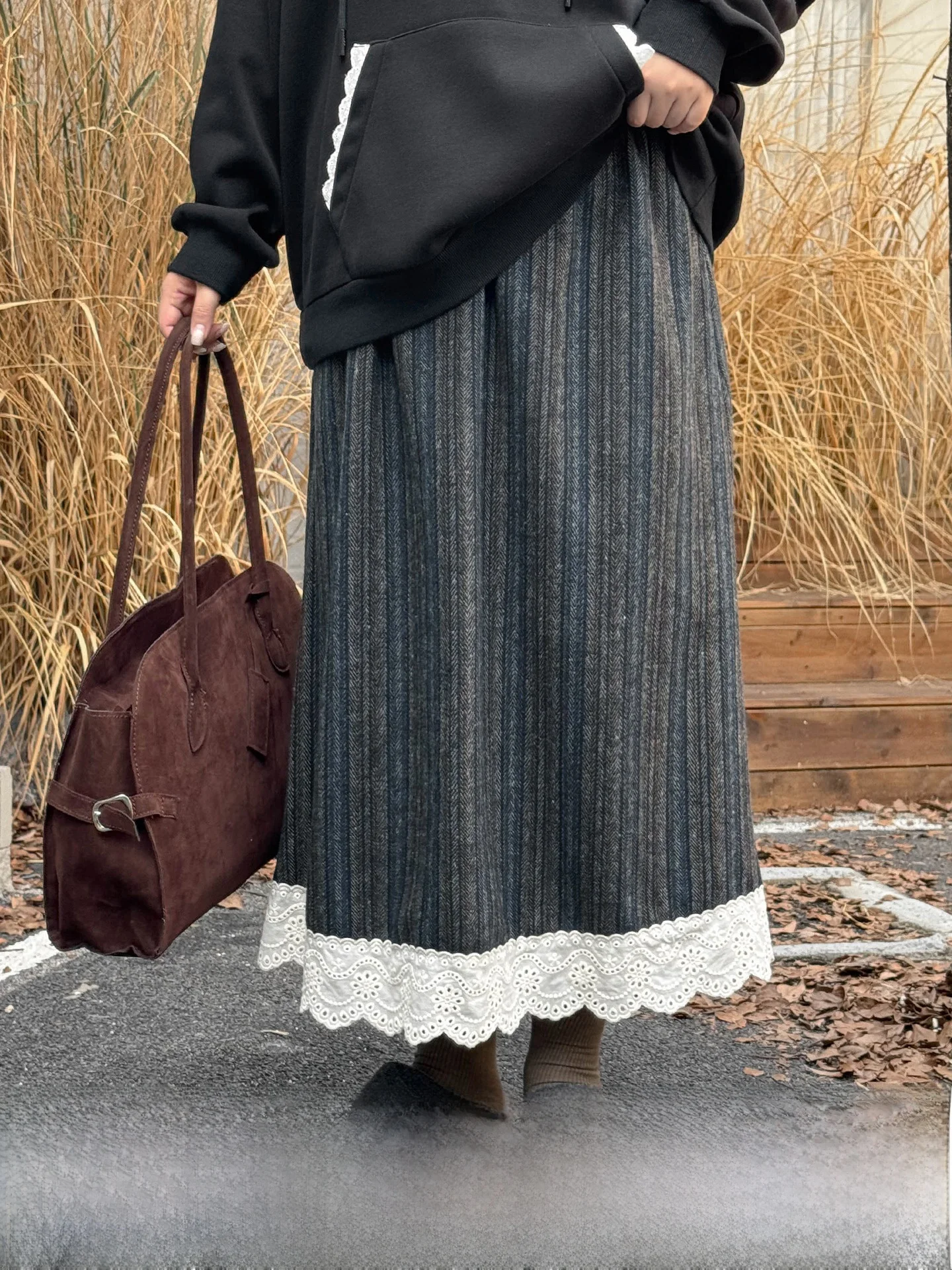 

Женская модная полосатая юбка с рюшами больших размеров, свободная кружевная лоскутная шерстяная юбка-миди с высокой талией, осень-зима, груша...