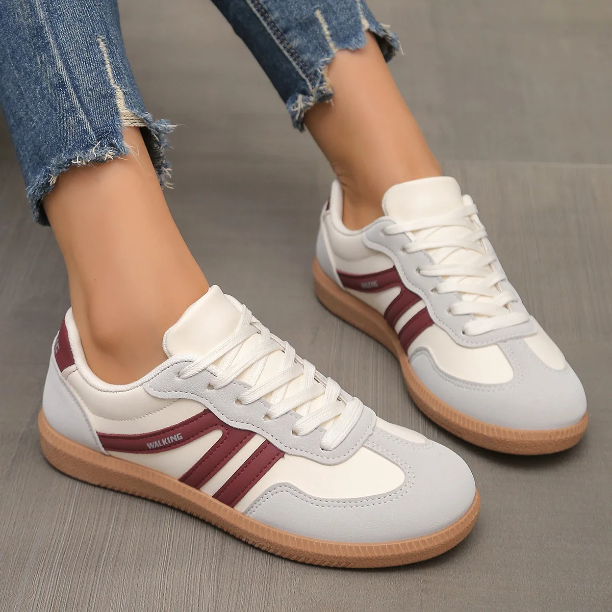 

The new style of fashionable, lightweight and durable retro color-block flat single shoes for women