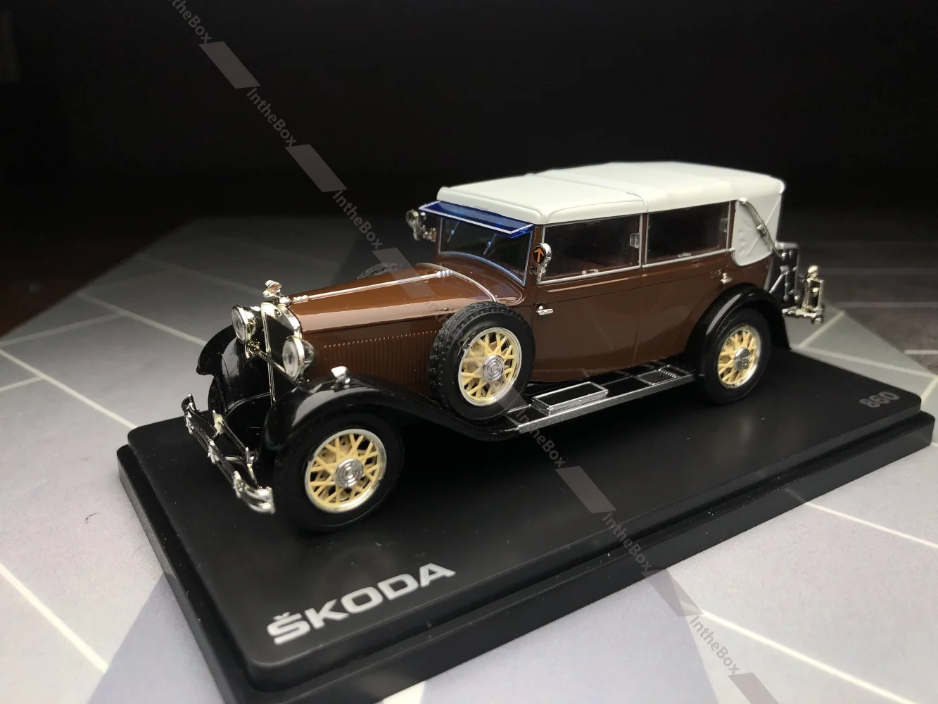 

1:43 ABREX Skoda 860 Cabriolet Closed 1932 Brown Diecast Model Car Collection Limited Edition