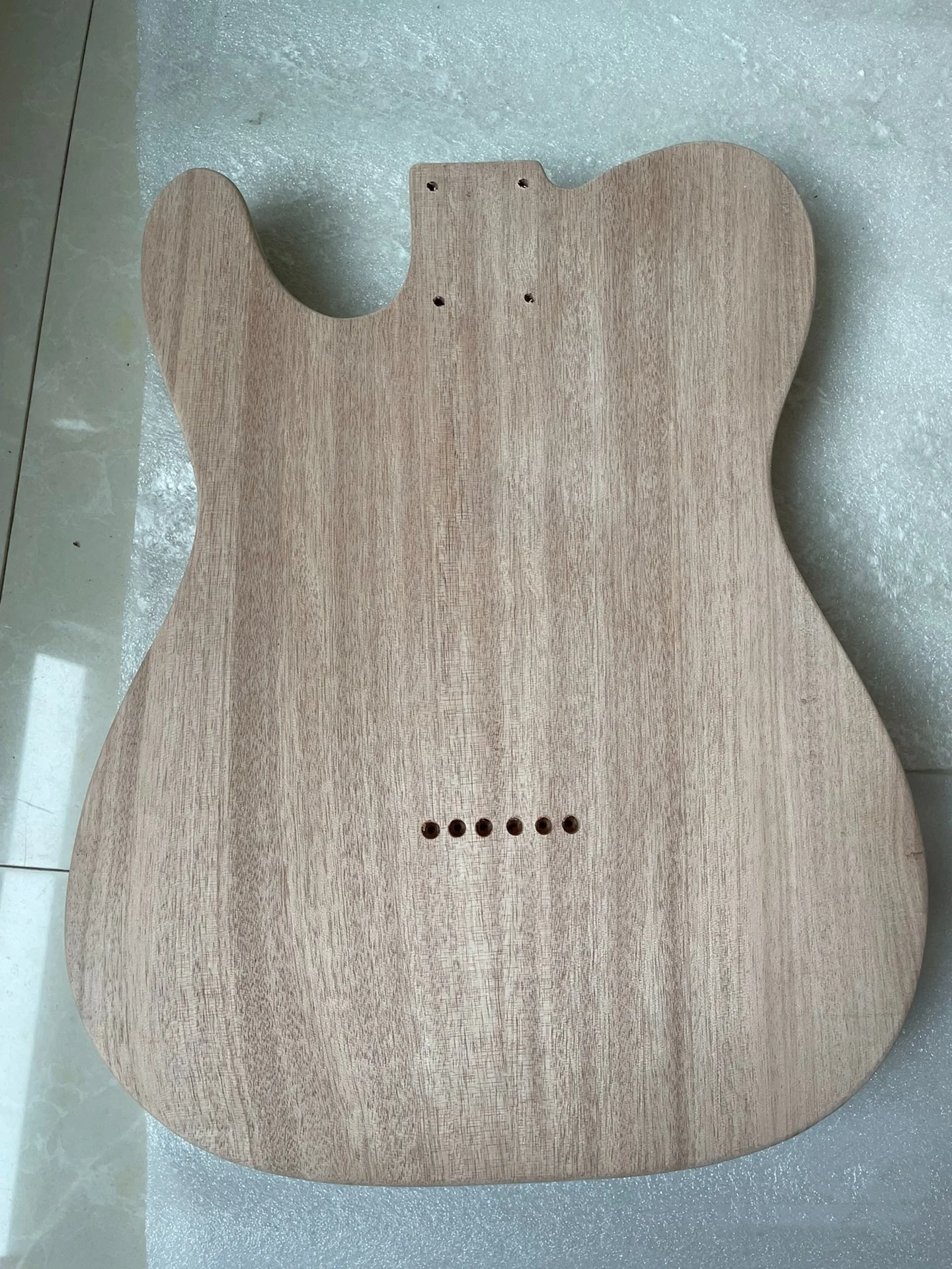 Two spliced mahogany wood electric guitar body, interface 5.6cm