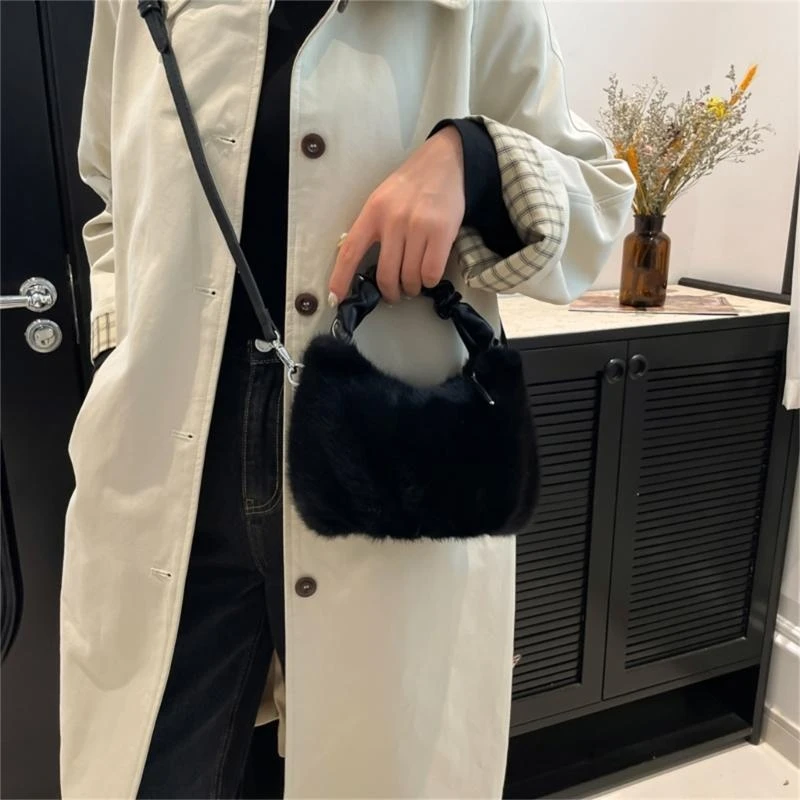 

E8FB Fashionable Women's Pleated Handle Shoulder Bag with Adjustable Strap Soft Furry Plush Crossbody Bags Casual Handbag