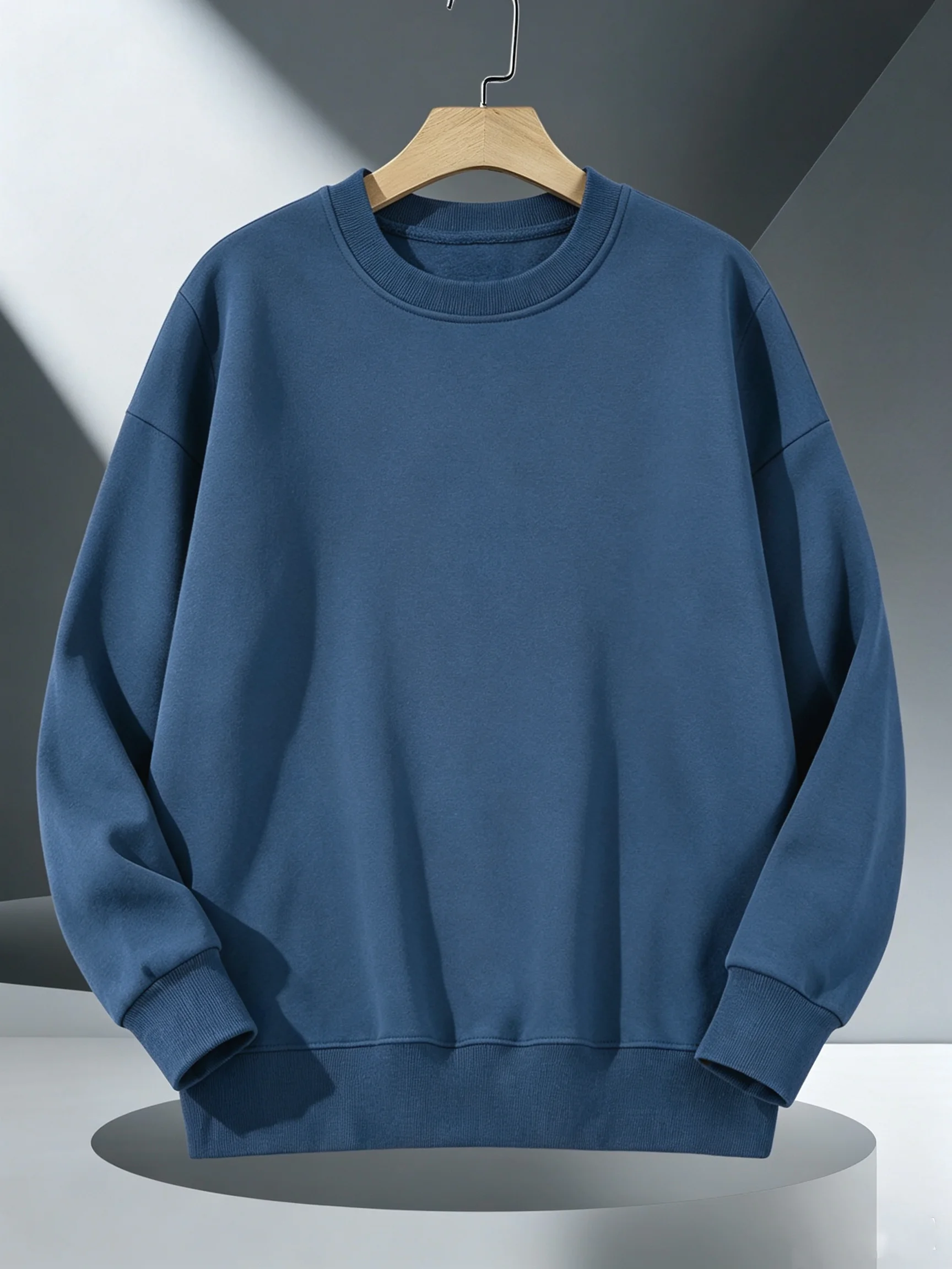 Koreanisches Oversize-Sweatshirt in Unifarbe für Damen, Streetwear, Rundhalsausschnitt, Y2K-Stil, Fleece-Pullover, lässige Herbstkleidung für Damen zum Joggen. – Detail 11