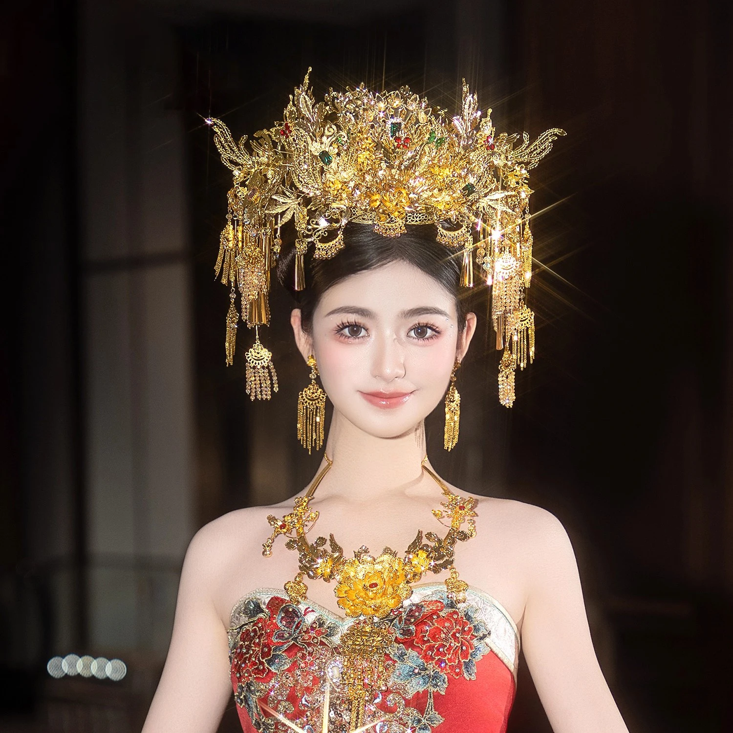 

Golden Phoenix Crown Tassel Chinese Wedding Headdress for Bride Hanfu Xiuhe Dragon And Phoenix Coat Luxurious Hair Accessories