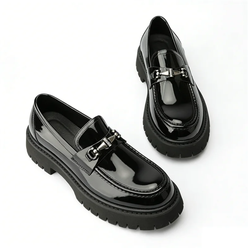 

Мужские кожаные туфли с металлическим декором, на массивном каблуке и платформе, универсальные лоферы для улицы, модные, хит продаж