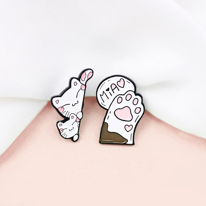 Claw Enamel Pins for Kids Girl Cute Cartoon Animal Kitten Brooches Custom Badge Bag Denim Lapel Pin Jewelry MIAO~Lovely Pink Cat