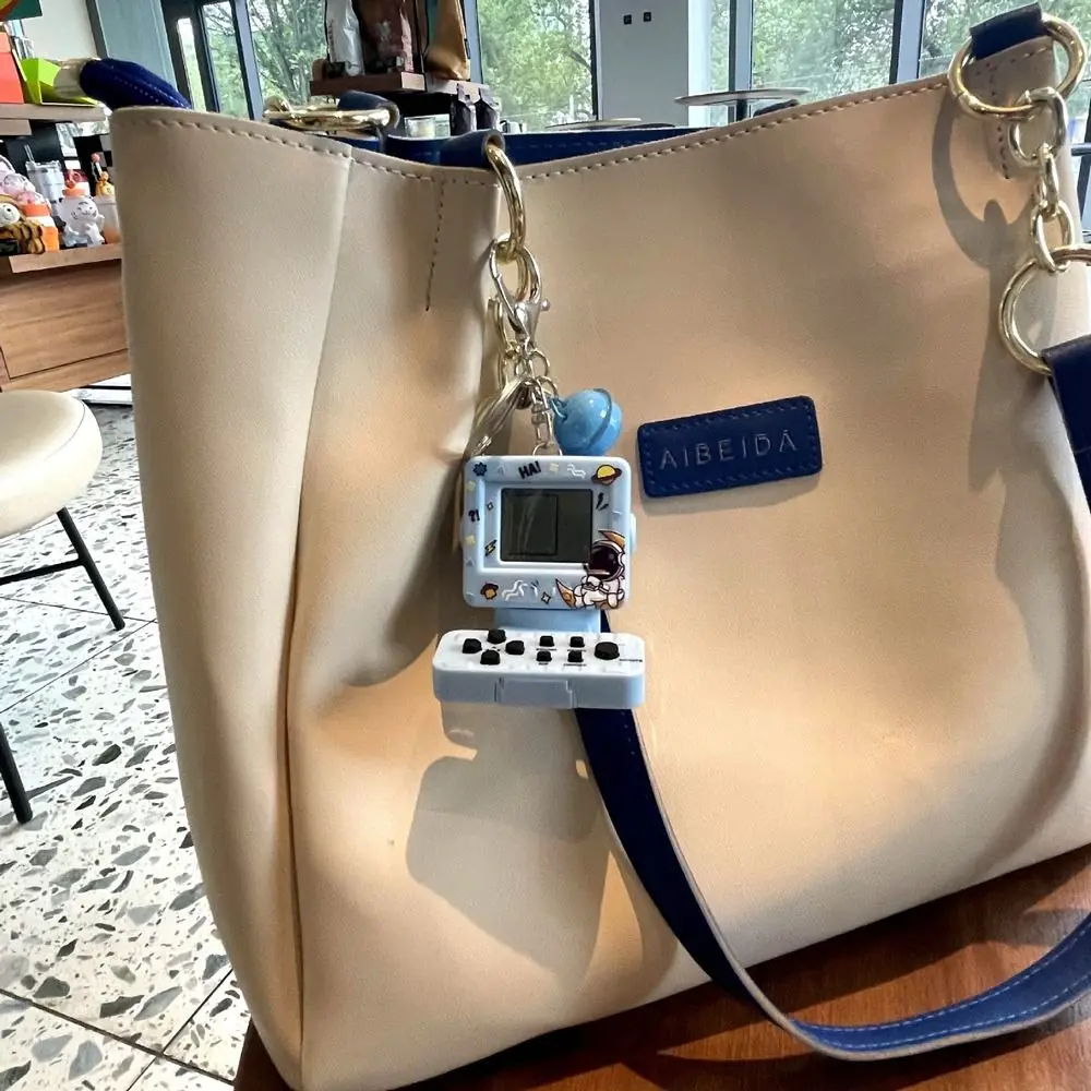 المحمولة لطيف الرجعية سيارة ملحق سبيكة لعبة وحدة التحكم الفتيات مفتاح سلسلة سيارة مفتاح سلسلة حلقة رئيسية حقيبة قلادة