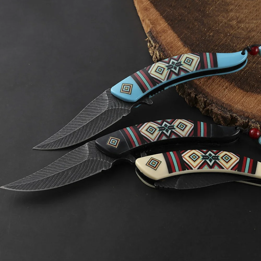Cuchillo de colección ligero y fresco, cuchillo de bolsillo EDC grabado en cruz personalizado con hoja plegable