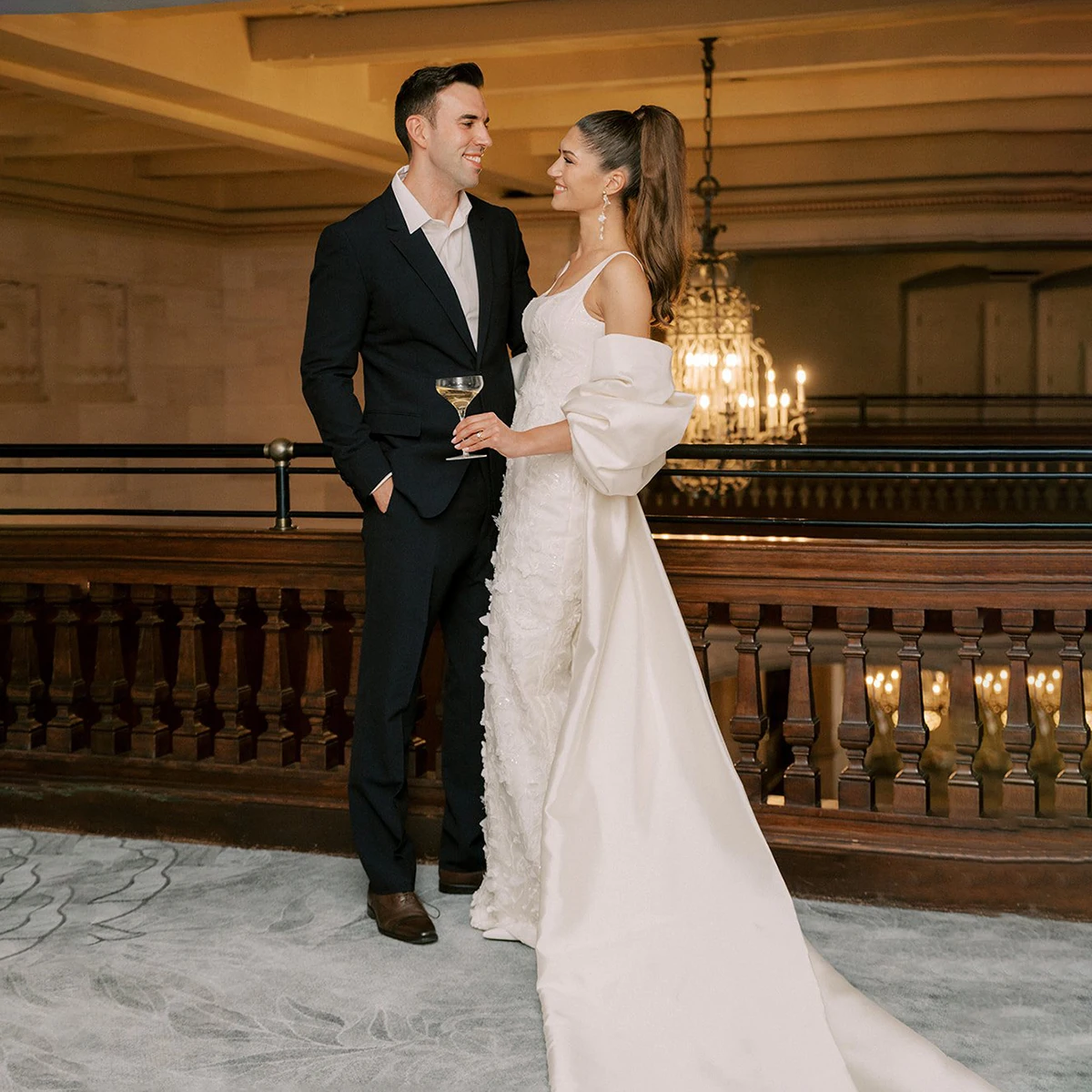 Customized Square Neck Embroidered Luxury Sheath Wedding Dress Princess Oversize Bow Train Sleeveless Satin Bridal Gowns