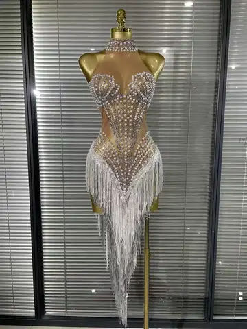 Beyaz Altın Rengi Kadınlar Seksi Omuzları Açık Parlak Pullu Boncuklu Dar Kesim Diz Altı Elbise Doğum Günü Fotoğraf Çekimi Sahne Kıyafeti