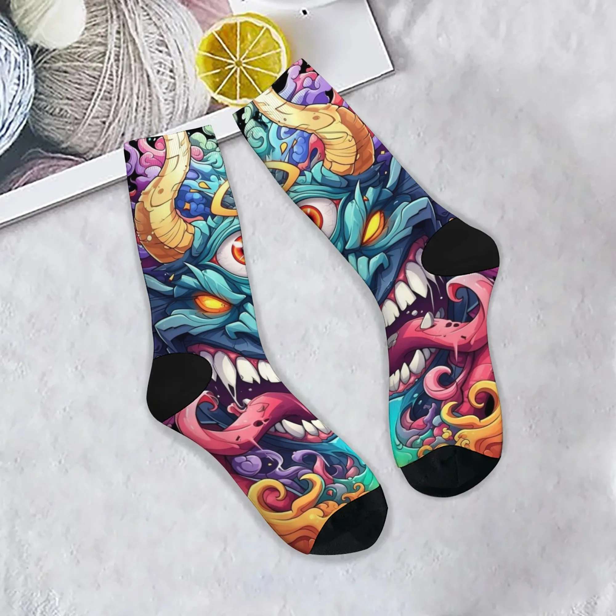 Calcetines Hip-hop con estilo Monster Crew, Base negra con adorno amarillo neón colorido de gran tamaño, diseño atrevido para disparar la moda urbana