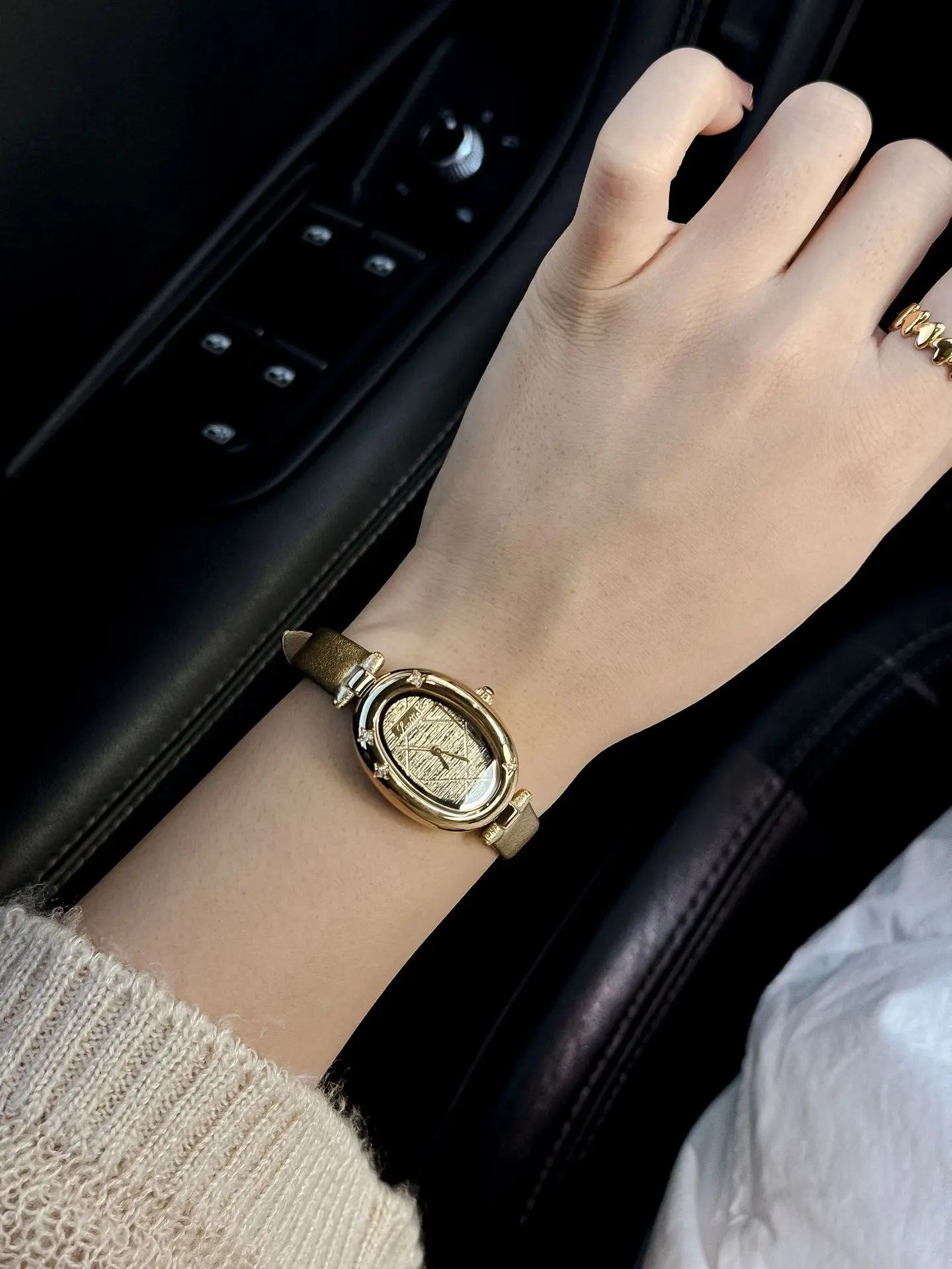 

Oval Leather Women'S Watch With A Retro Feel, New 2026 Style, High-Quality Women'S Wristwatch, Watch Accessory, Women'S Gift.