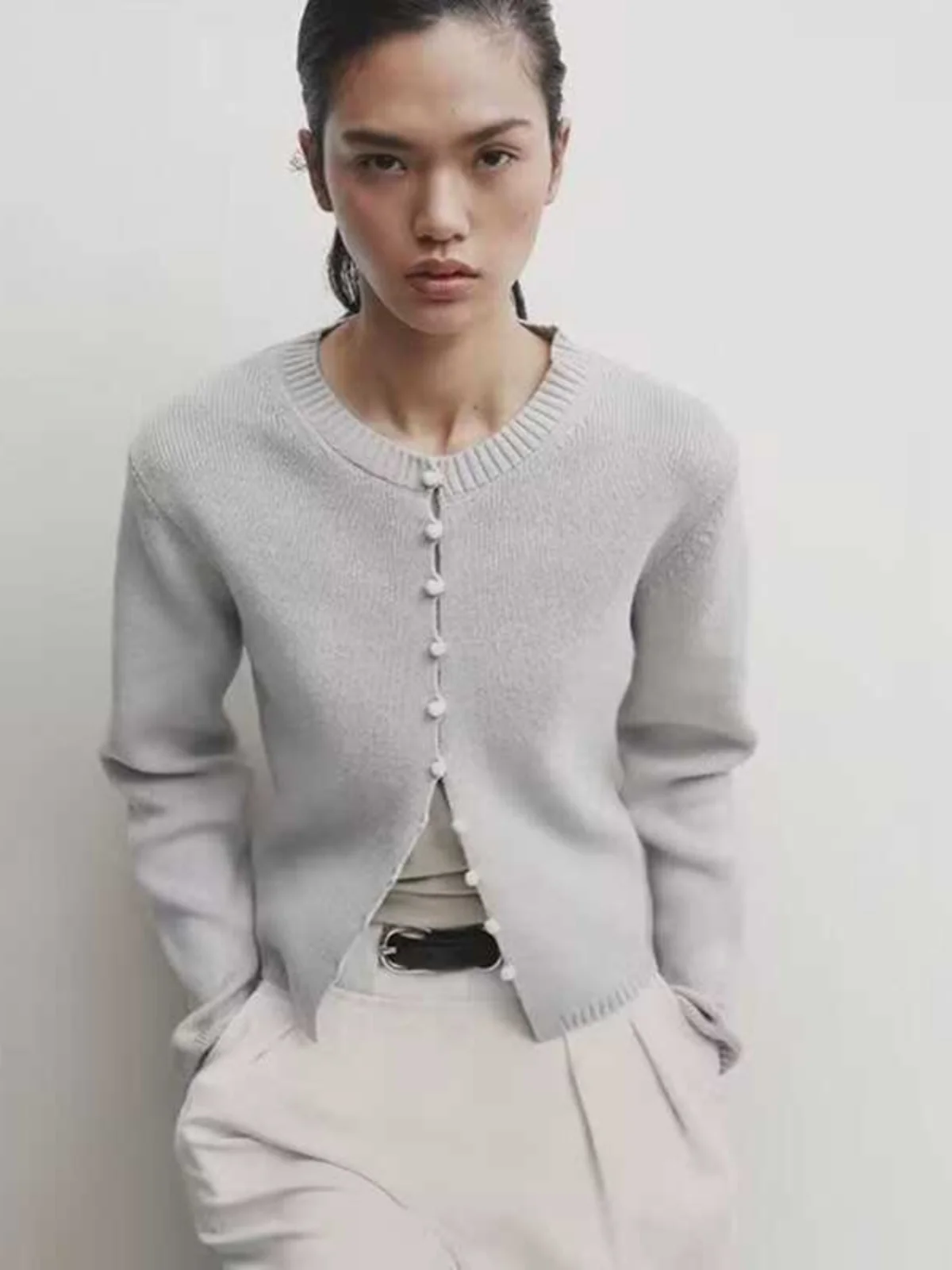 เสื้อคาร์ดิแกนถักแบบเปิดทรงหลวม สไตล์เรียบง่าย หวานละมุน สำหรับผู้หญิง ฤดูใบไม้ผลิ 2025 ทรงสตรีท แขนยาว ทรงปกติ