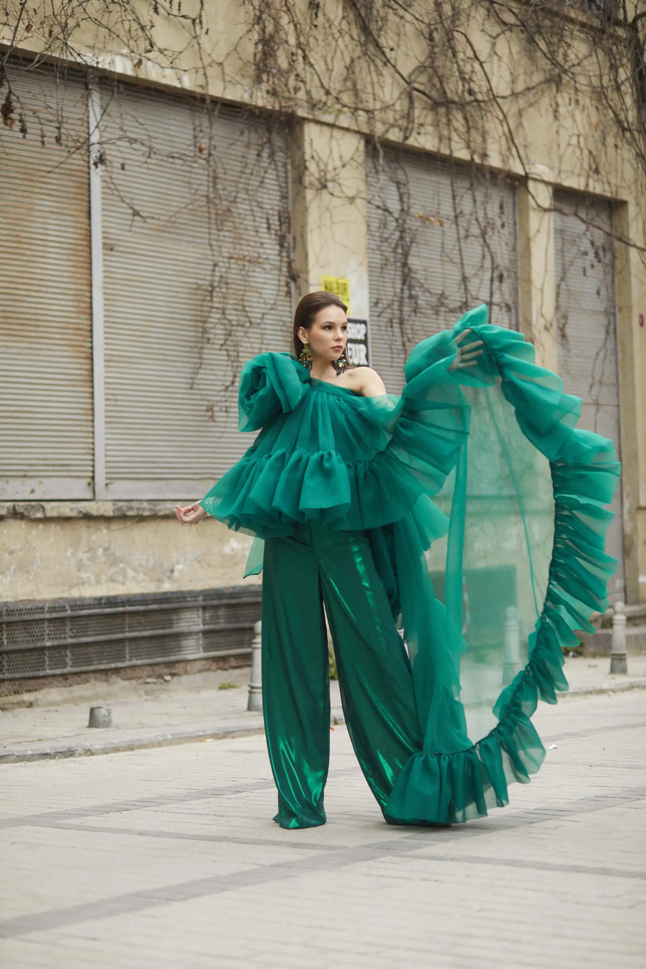 2025 Long Female Blazer Tulle Draped Top Women Top With Handmade Flower Draped Couture Emerald Green One Shoulder Asymmetrical