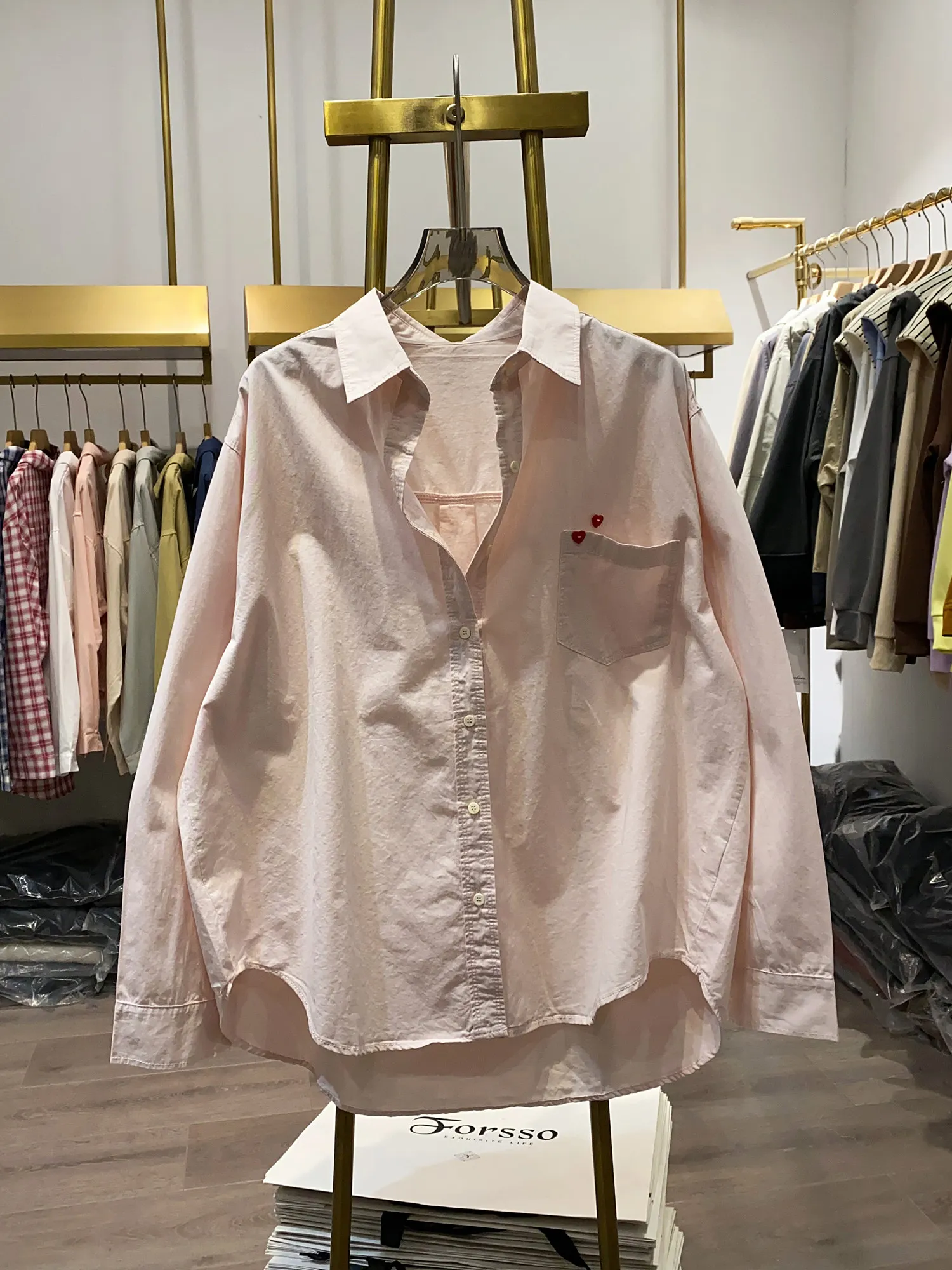 

Розовая женская свободная блузка с длинными рукавами и отложным воротником, весенняя модная рубашка в художественном стиле, универсальная рубашка с вышивкой и карманом в форме сердца