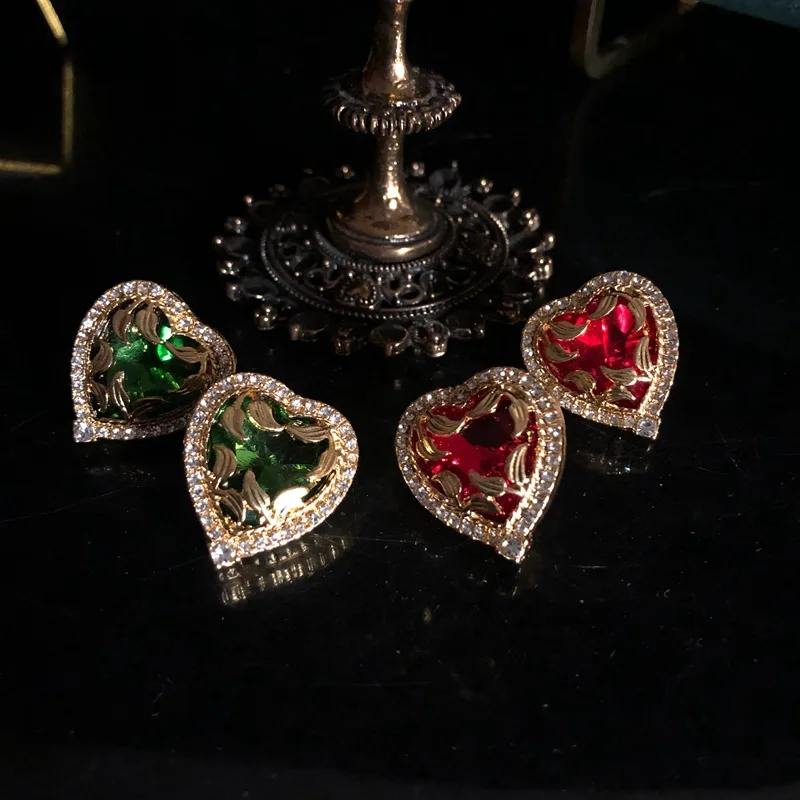 Retro classic heart-shaped earrings engraved patterns inlaid glass stud earrings kolczyki damskie