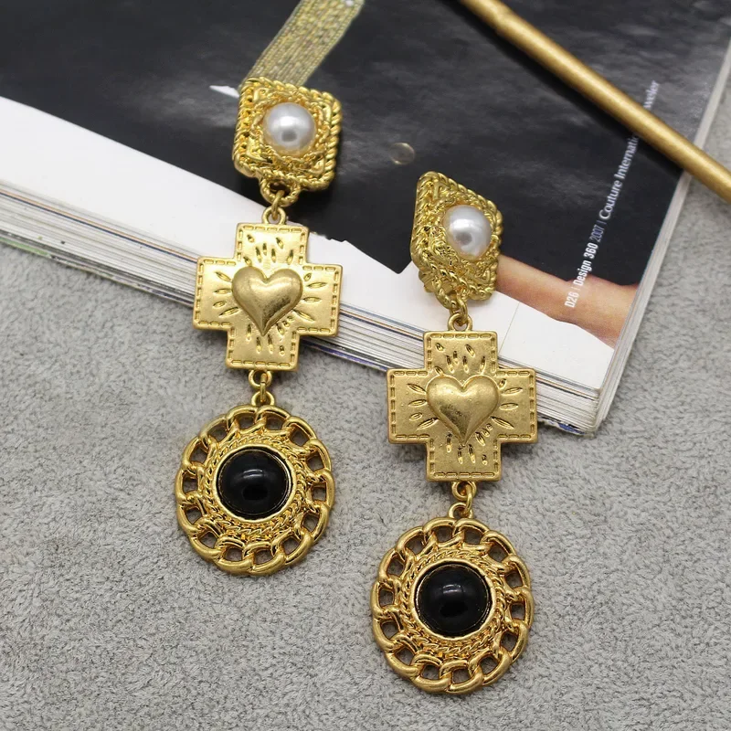 

French style exaggerated medieval round face earrings vintage new fashion Summer 2023 design ear clip without ear holes