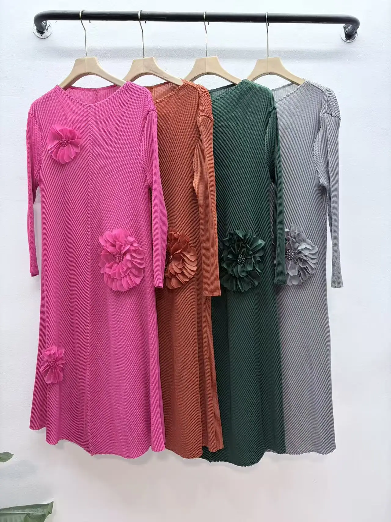 Miyake Design Sense 2025 Autumn Winter New Fish Scale Pleated Thin Pleated Dress Fashion Temperament Versatile Long Dress Women