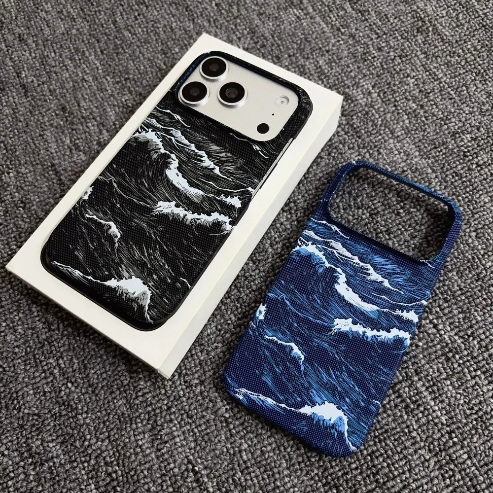 Coque de téléphone fine en PC de style Kevlar sans cadre pour Magsafe, compatible avec iPhone 18 17 Air 16 15 14 13 Pro Max, avec charge sans fil magnétique.