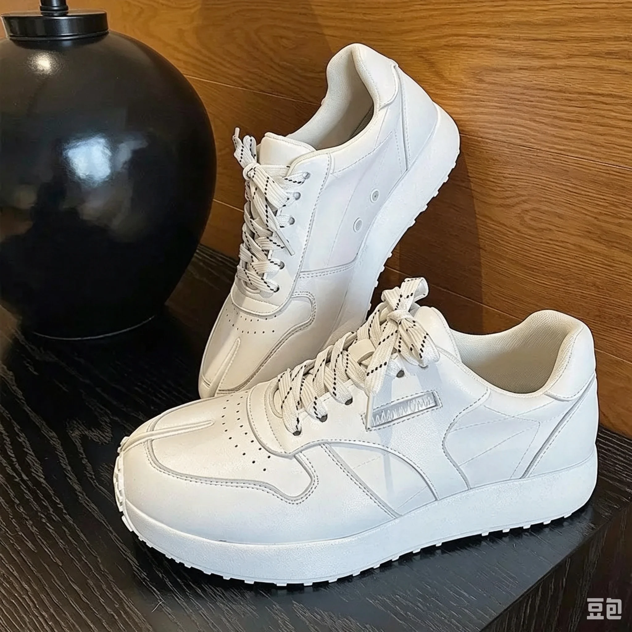 Split Toe Training Shoes For Men And Women New Leather Thick Soled Height Increasing Couple Sports Board Shoes Tabi White Shoes