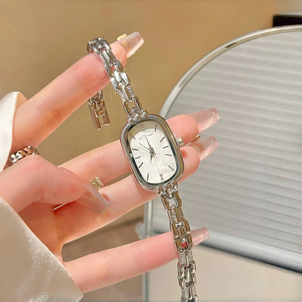 Thin Bracelet Watch Women Exquisite Silver Watch for Women Light Luxury Fashion Shell Dial Textured Quartz Wristwatch Clock Gift
