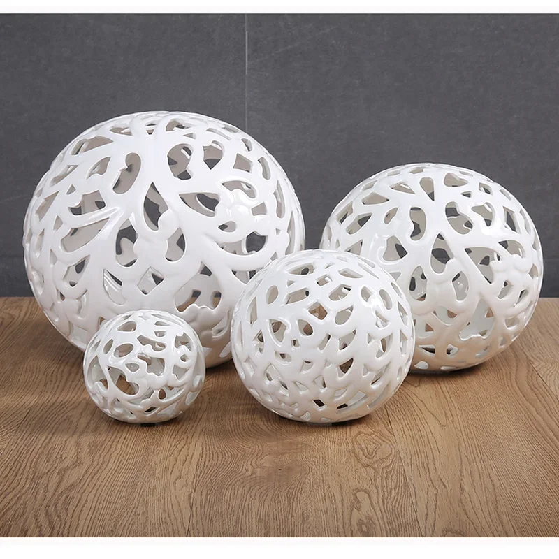 European-style Hollow Ceramic Spherical Crafts Desktop Ornaments White Round Hollow Ball TV Counter Top Living Room Decoration