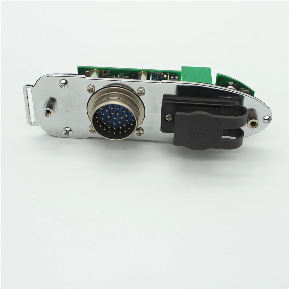 

Диагностический инструмент MB Star C4: порт Power Connect C4, порт SD Connect, разъем (только порт SD Connect)