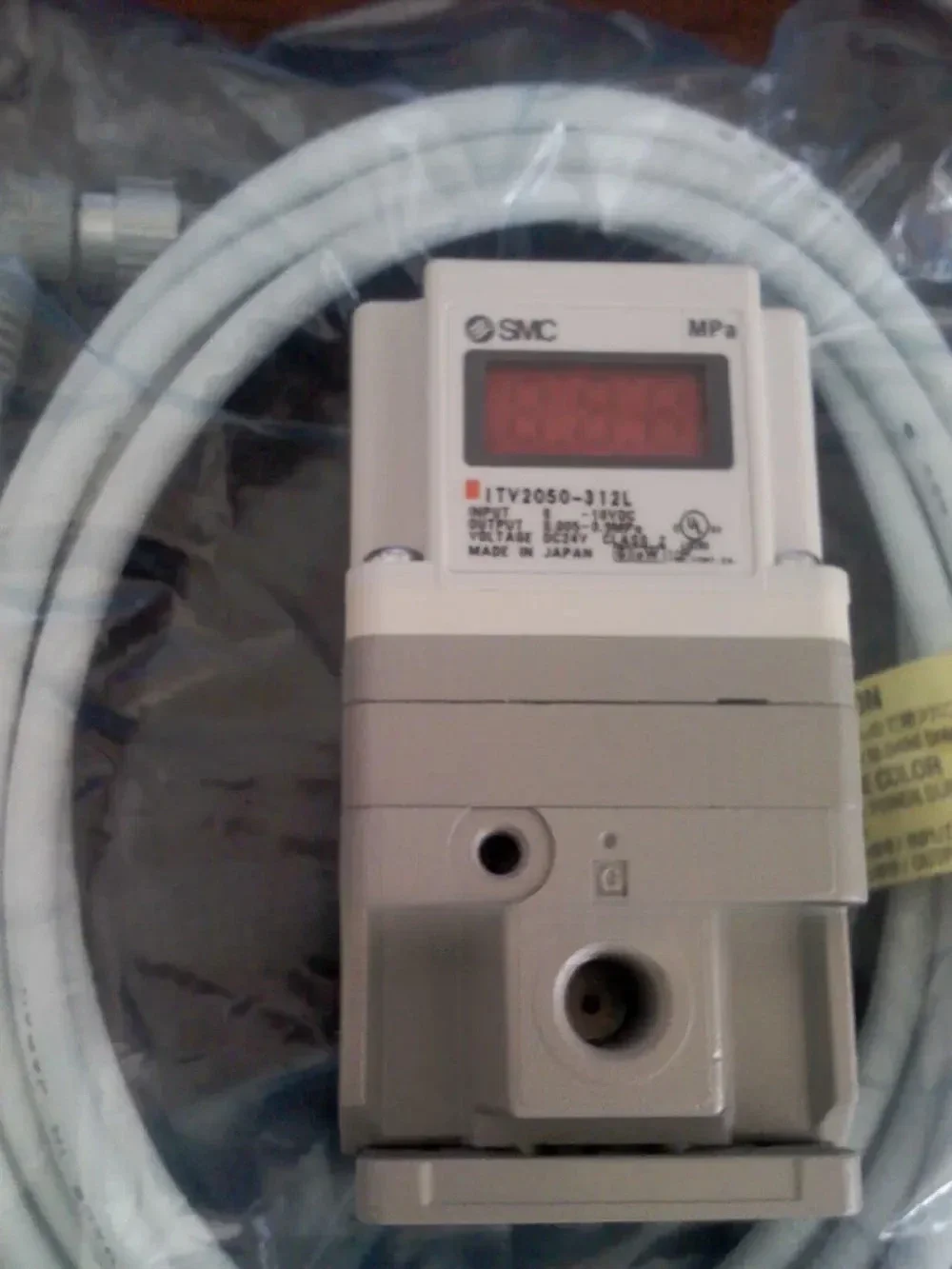 

ITV2010-012BS ELECTRO PNEUMATIC REGULATOR, 24VDC Rc1/4 PORT 0.005~0.1MPa
